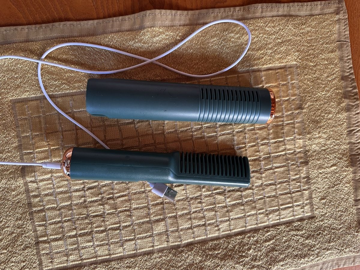 Autres soins des cheveux: USB Hair Brush  – D'occasion à Heimberg par Sabe_Frau 1
