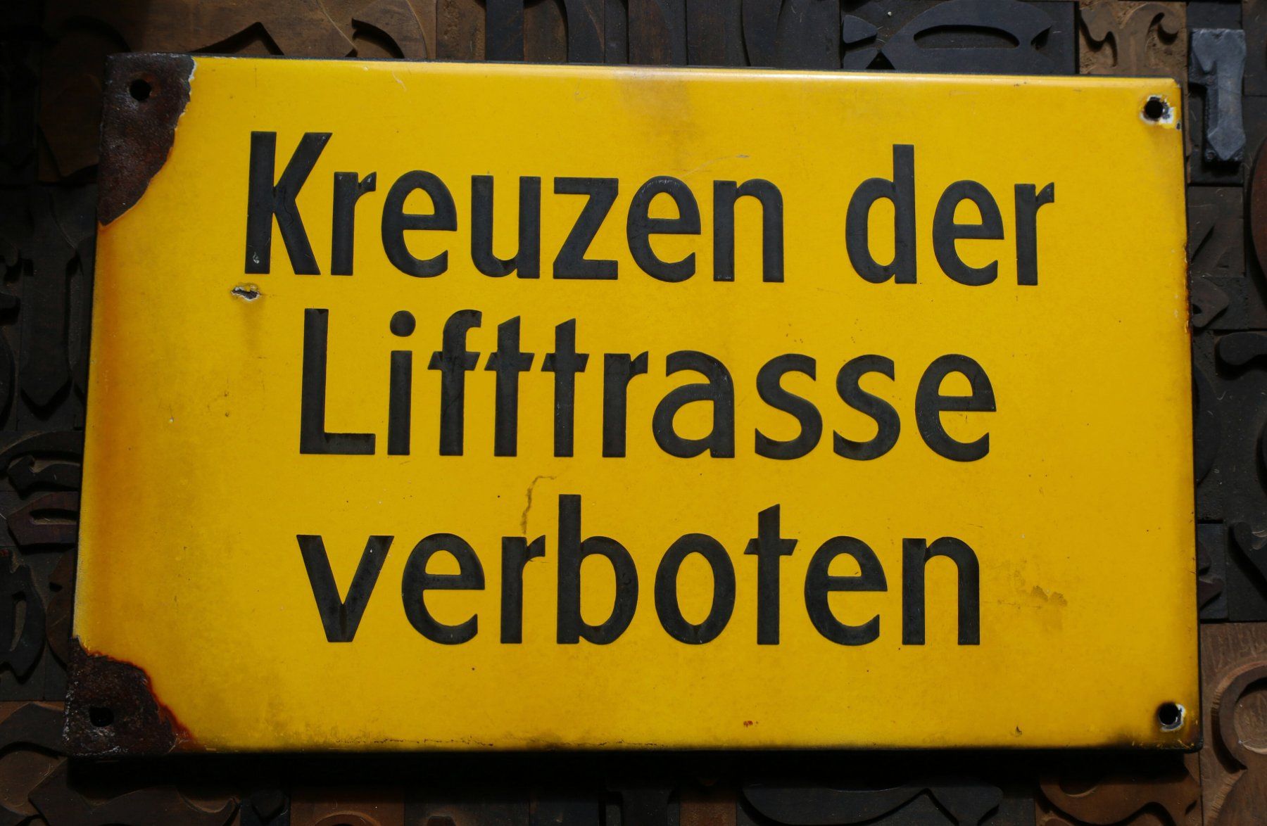Insegne: Emailschild "Lifttrasse" Skilift 1 – Usato da Birrwil venduto da brandschatz_birrwil 1