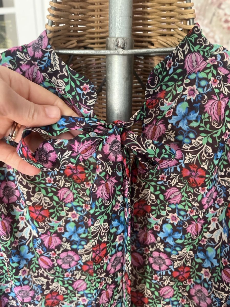 Camicette: Farbige Blumenbluse mit rüschen, 36/38 – Usato da Solothurn venduto da Bobesch08 6