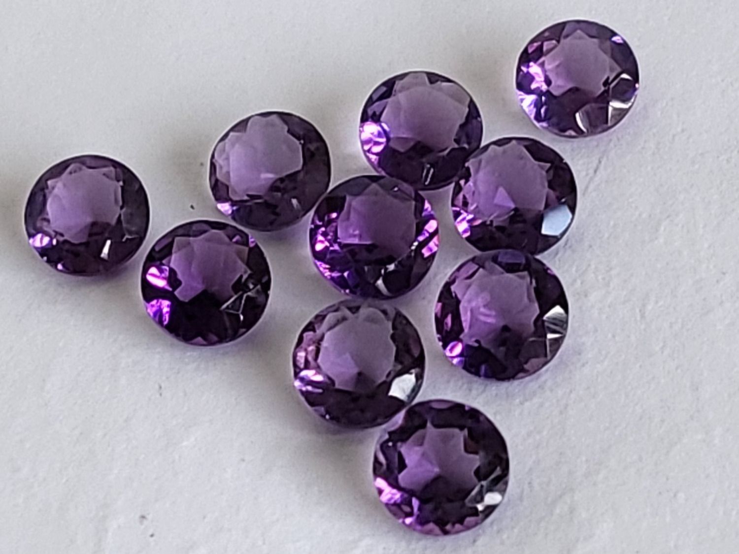 Pietre preziose: Améthystes AAA rondes 6 mm / 0.70 ct – Nuovo (secondo la descrizione) da La Chaux-de-Fonds venduto da j-aime-les-gemmes