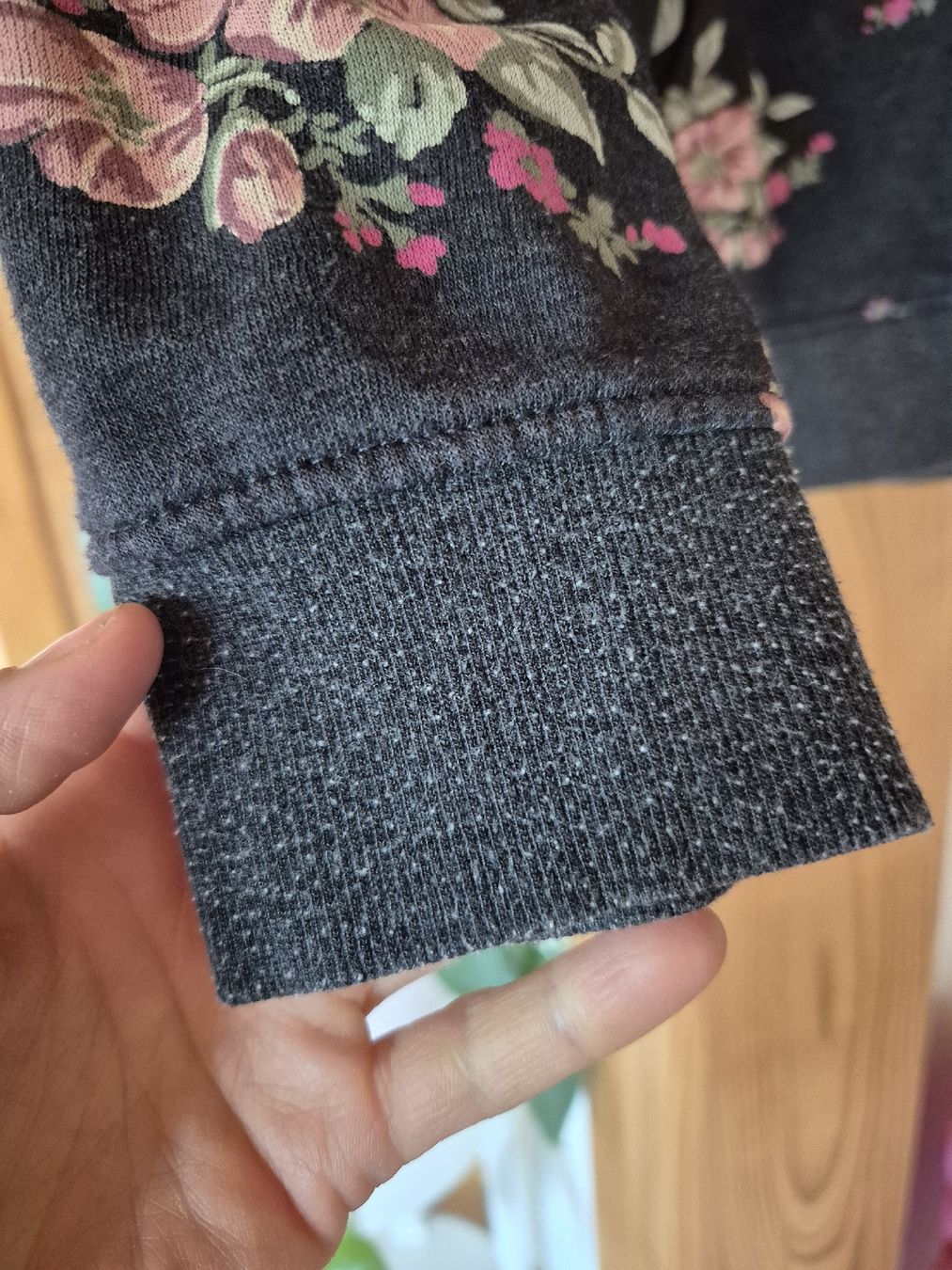Giacche: Sweatjacke Blumen dunkelgrau Gr.M/L – Usato da Wynigen venduto da La_Talpa 3