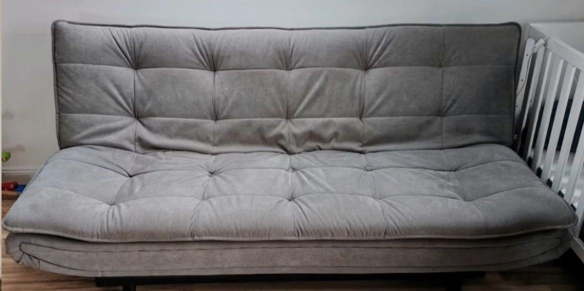 Sofas: Graues Schlafsofa – D'occasion à Sargans par metalhead07 1