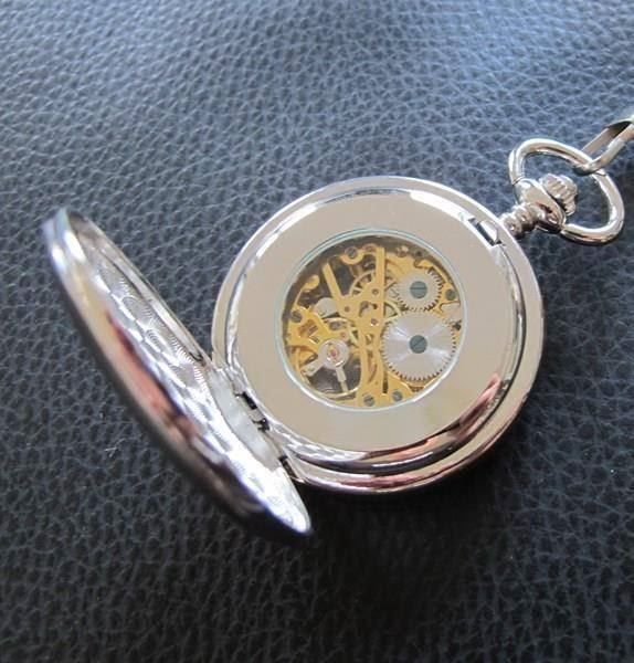 Orologi: Silberfarbene Skeleton Skelet Taschenuhr – Nuovo (secondo la descrizione) da Schwanden GL venduto da UHRKNALL 2