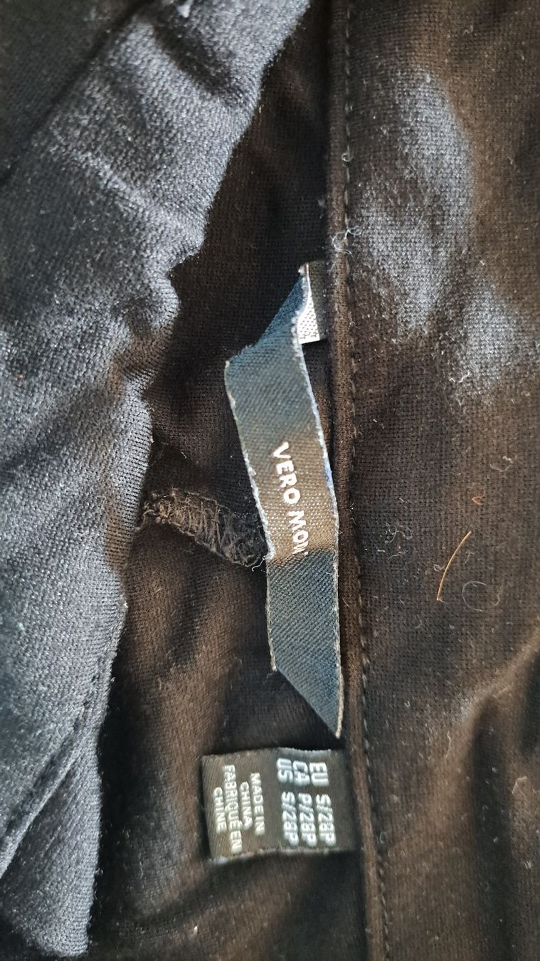 Vero Moda Pantaloni: Stoffhose mit Bindegürtel Vero Moda Schwarz – Usato da Seengen venduto da ja6_65wp 2