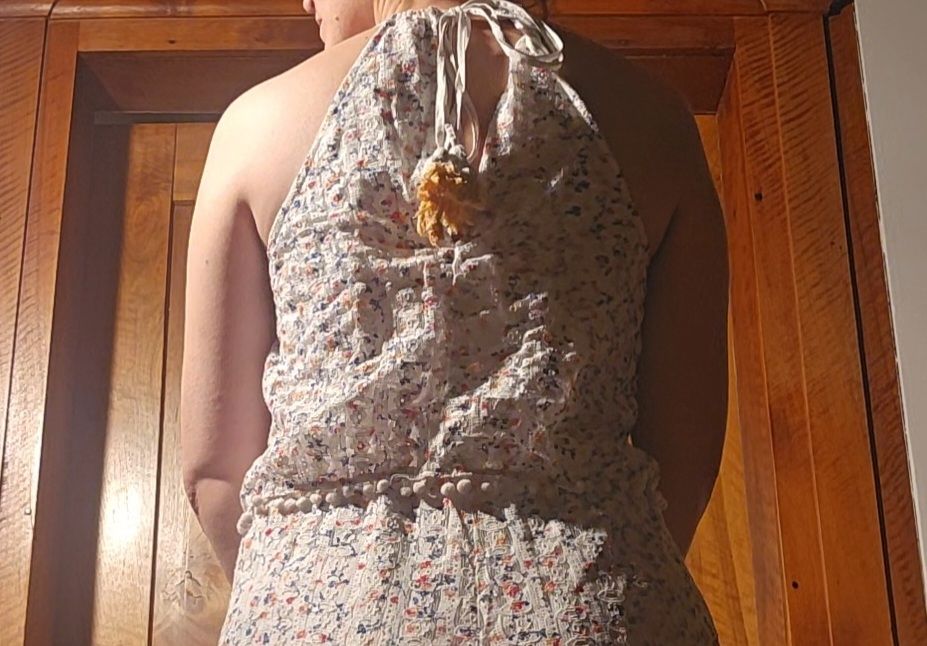 Bershka Tute: Sommerlicher Jumpsuit mit Blumen/Punktemuster – Usato da Flüeli-Ranft venduto da tab_hsm7 3