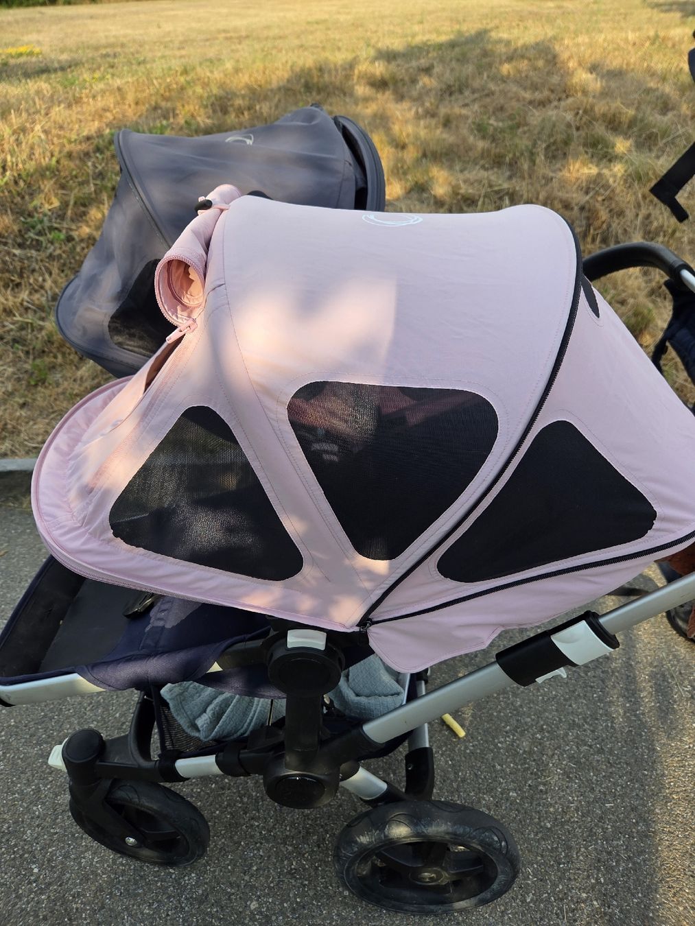 Bugaboo Kinderwagen: bugaboo donkey Sonnendach 2x Rosa und Grau – Gebraucht aus Zollikofen von rsv_5sp8
