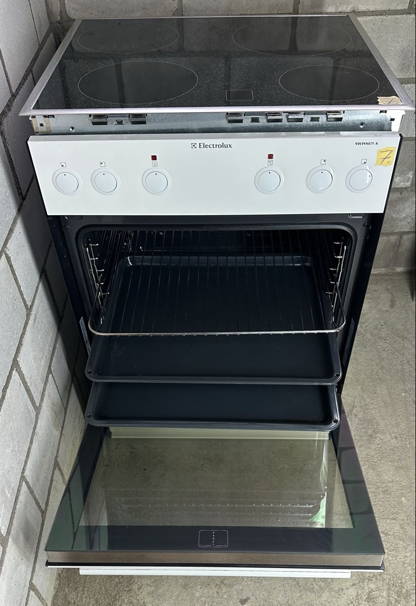 Appareils de cuisine: Elektrolux Backofen mit Glaskeramikherd – D'occasion à Pieterlen par kra_s8rv 4