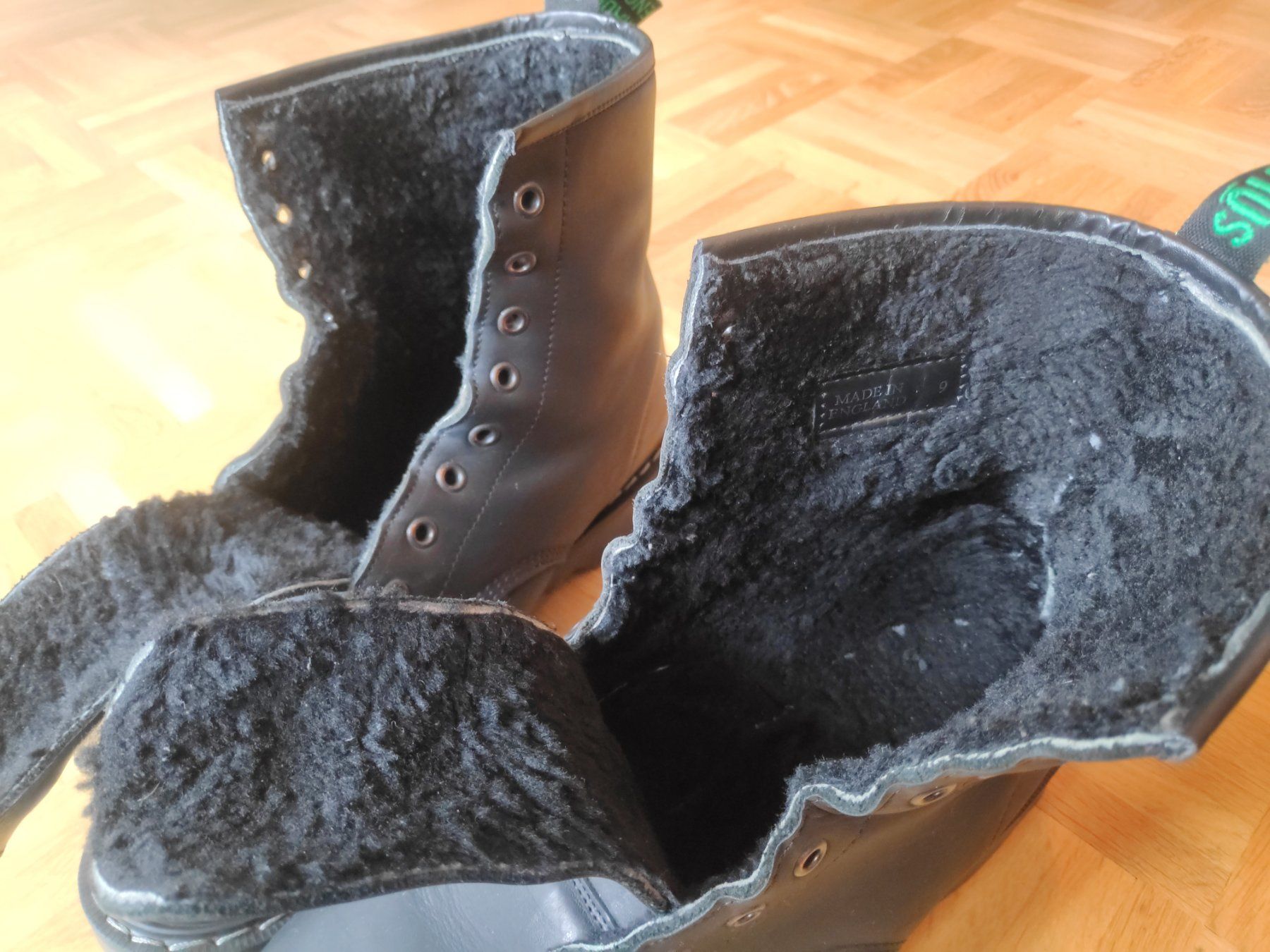 Solovair Herrenschuhe: Solovair - Greasy Shearling Lined 8 Eye Derby Boot - Gr. 43 – Gebraucht aus Bern von anger47 8
