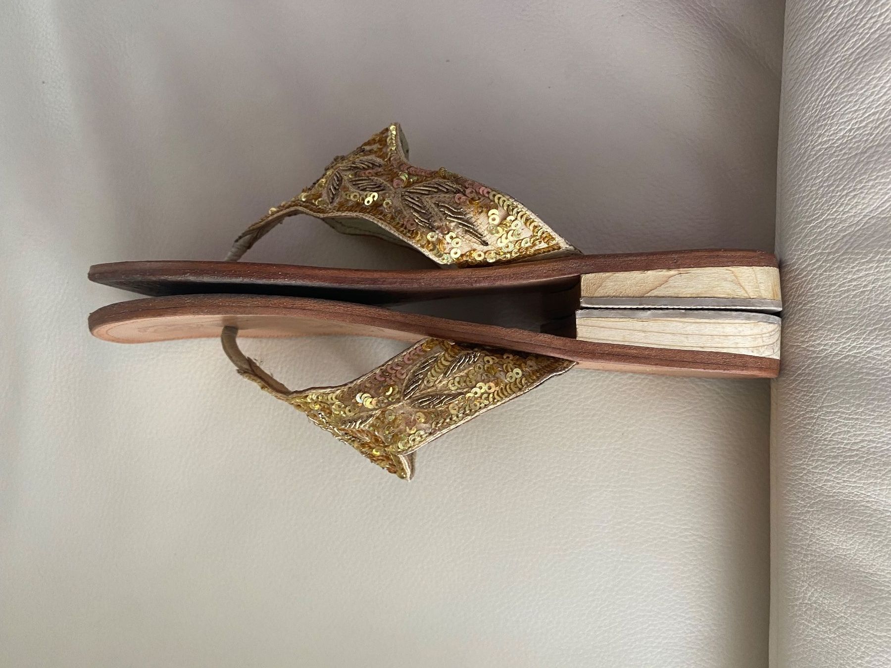 Cube Scarpe da donna: SUMMERTIME - stylische/edle CUBE Flip-Flops, gold, 38 – Usato da Winkel venduto da ferrari2022 4
