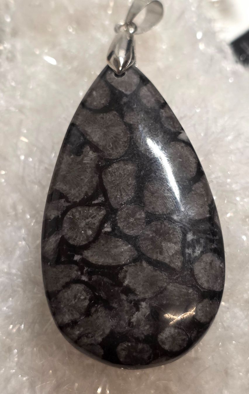 Minerali & Pietre curative: Schwarzer Korallenjaspis Tropfenanhänger A – Nuovo e nell'imballaggio originale da Matzingen venduto da Shay_Crystalz 1