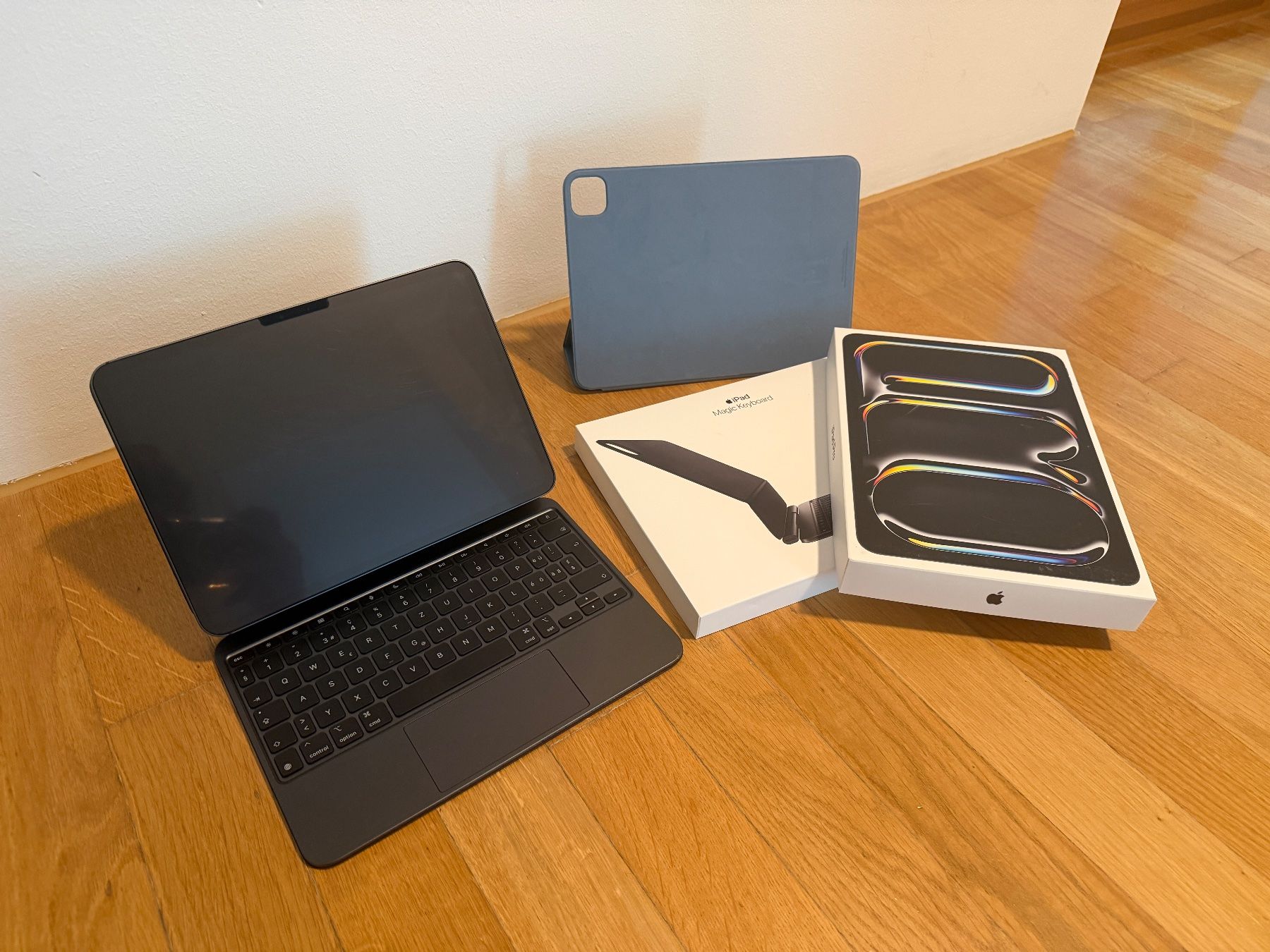 Apple Tablet PC: iPad Pro M4 (2024) inkl. Magic Keyboard und SmartFolio – Usato da Münchenstein venduto da Jonashoffmann 1
