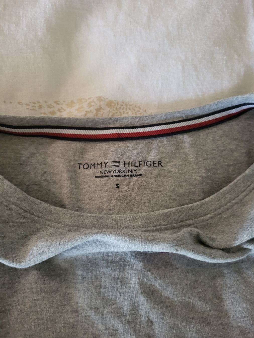 Tommy Hilfiger Lotti di vestiti: training Tommy Hilfiger – Usato da Aproz (Nendaz) venduto da mar_zxm9 2