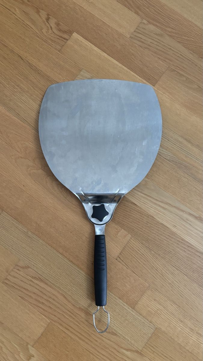Weber Four à pizza: Pizzaschaufel – D'occasion à Sisseln AG par sam_mb8z 1