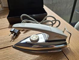 Vintage Reisebügeleisen Jura im Koffer  - 60er Jahre