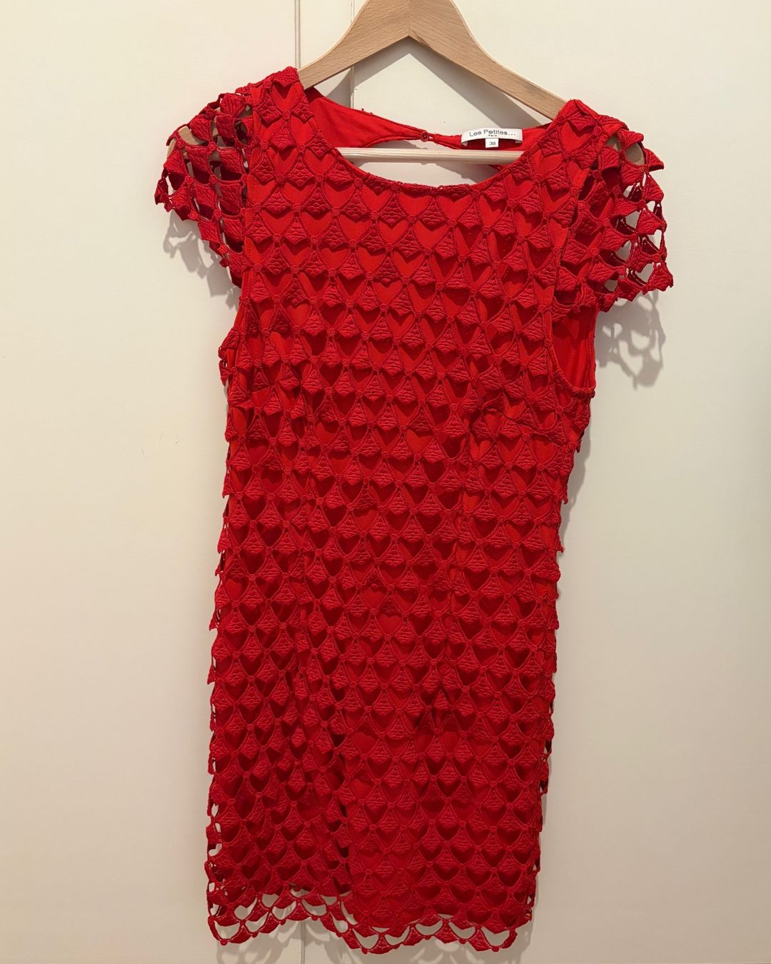 Robes: Robe rouge Les petites, 38 – D'occasion à Genève par jen_xgm6