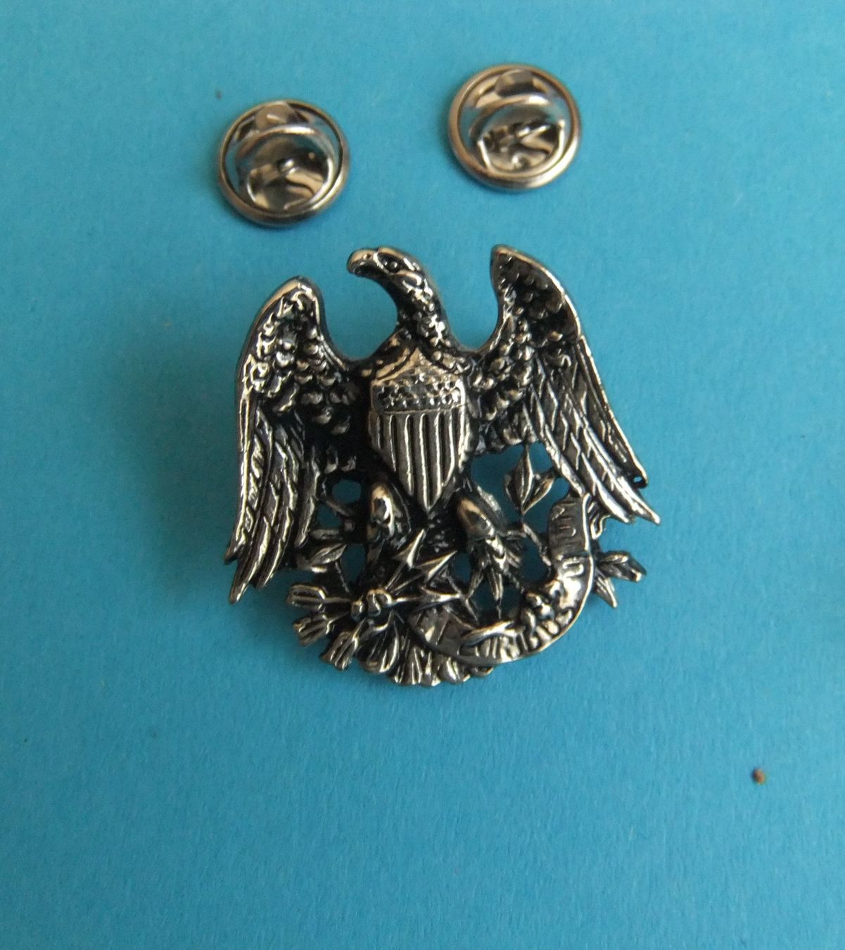 Placchette & Badge: 2 x Pin mit Weisskopfseeadler – Usato da St. Niklaus VS venduto da wunschlos54 1