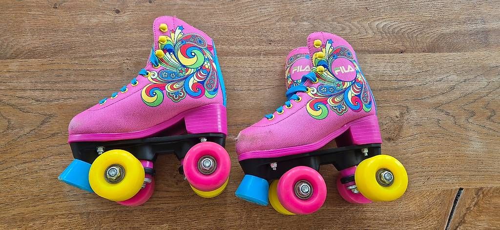 Pattini in linea & Pattini a rotelle: Kinder Rollschuhe – Usato da Ostermundigen venduto da AW1985 1