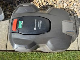 Husqvarna Automower 415X – Kaufjahr 2022 – Zubehör & Garage