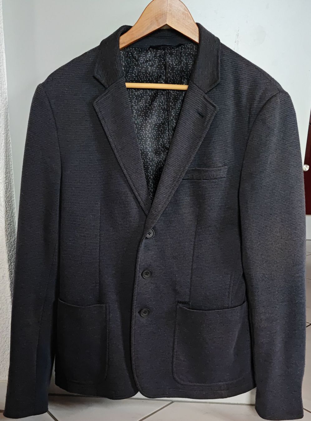 Guess Jacken: Lilafarbener Guess-Herrenblazer, Grösse M – Gebraucht aus Dicken von martial1985