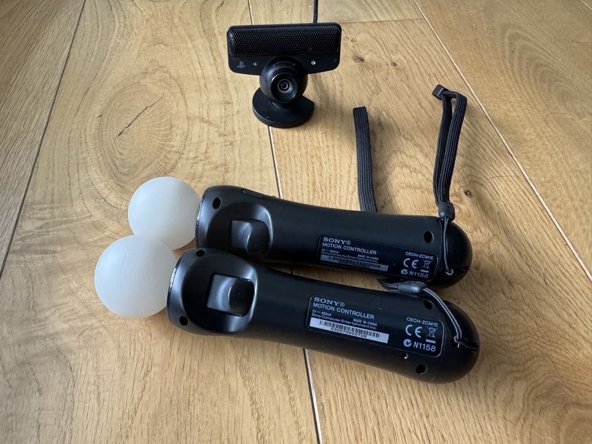 Sony Controller: 2x PS3 Move + Camera (PlayStation 3) – Usato da Horgen venduto da peterp