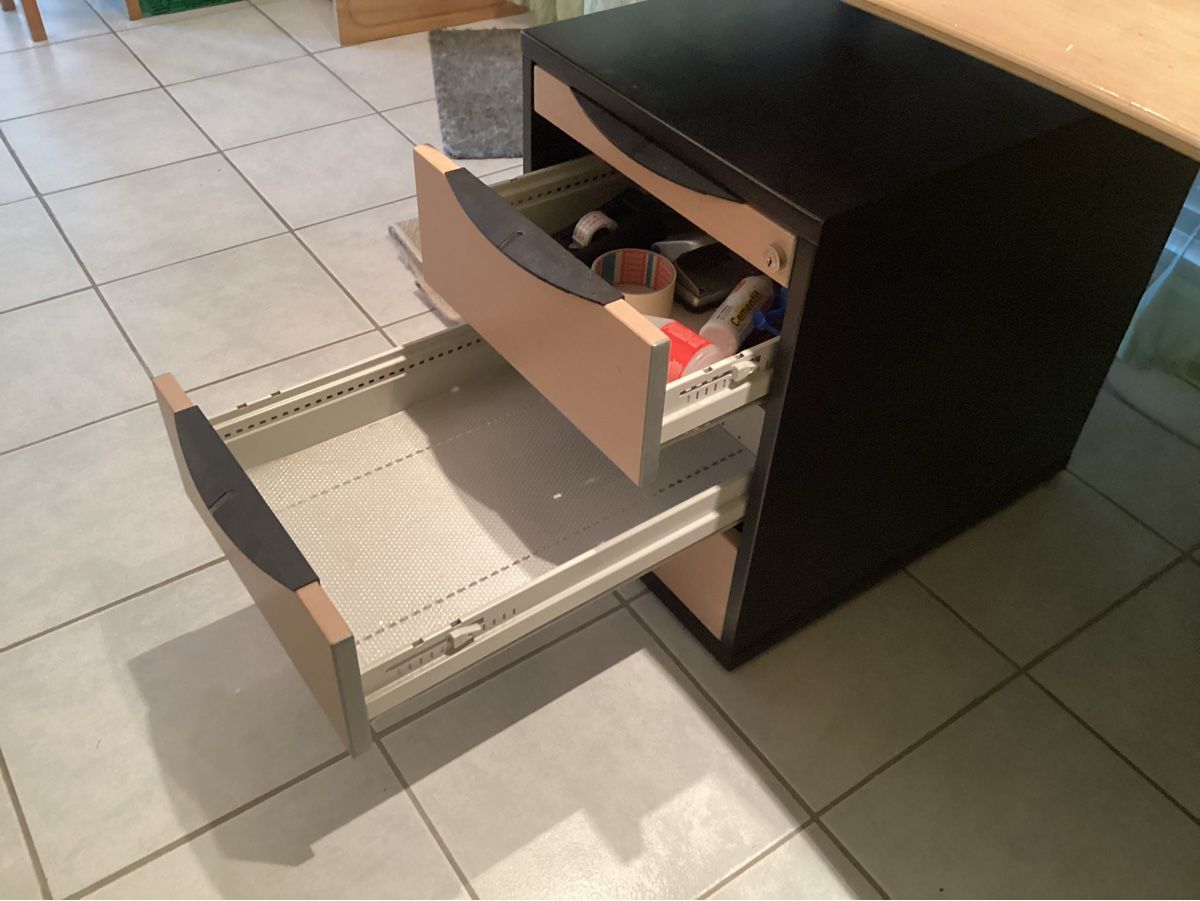 Schreibtische: Bürotisch, Hochwertig – Gebraucht aus Wauwil von Shelti 2