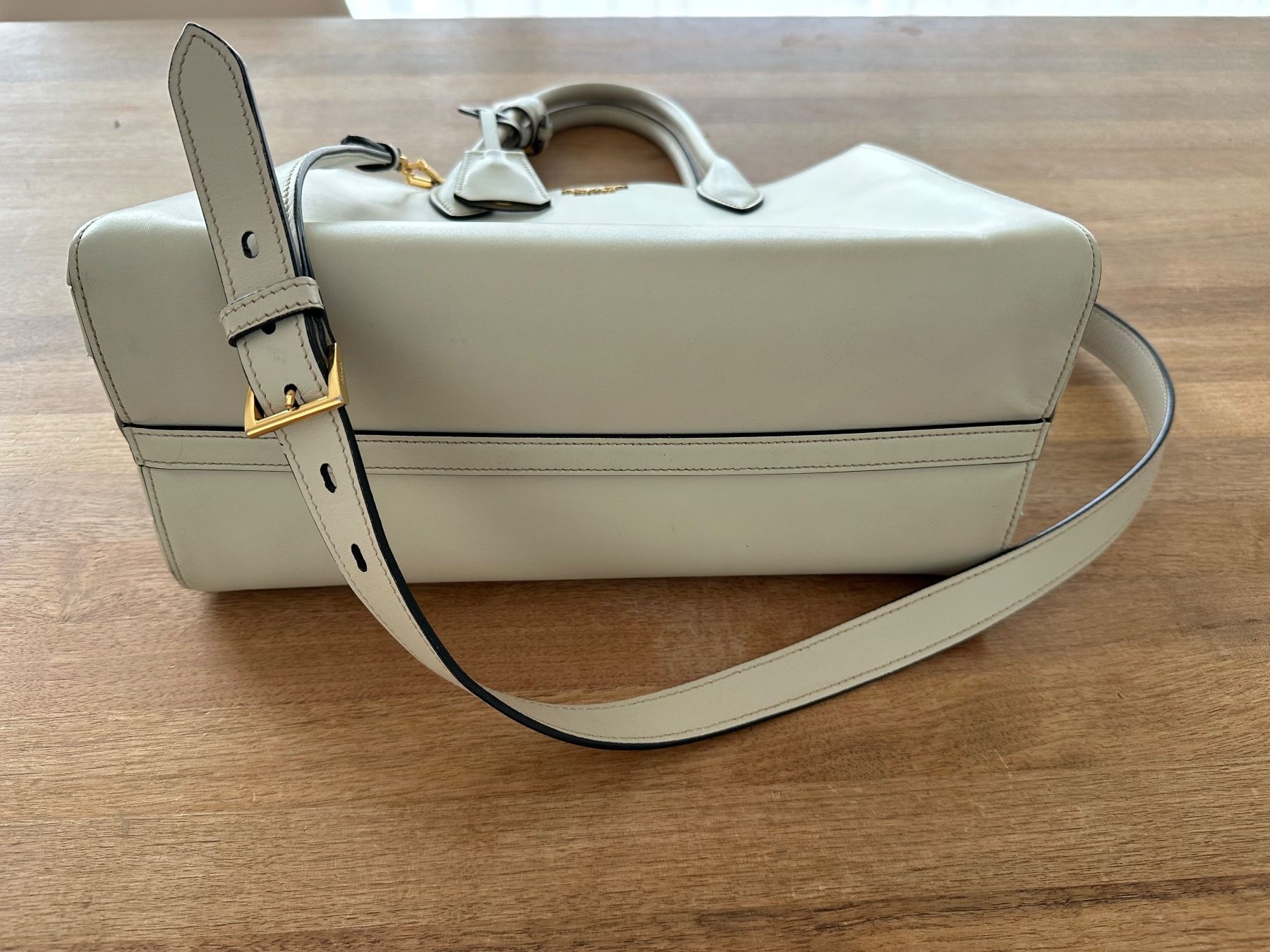 Prada Borse da donna: Prada Tasche weiss original – Usato da Hausen am Albis venduto da Mwtraining 3