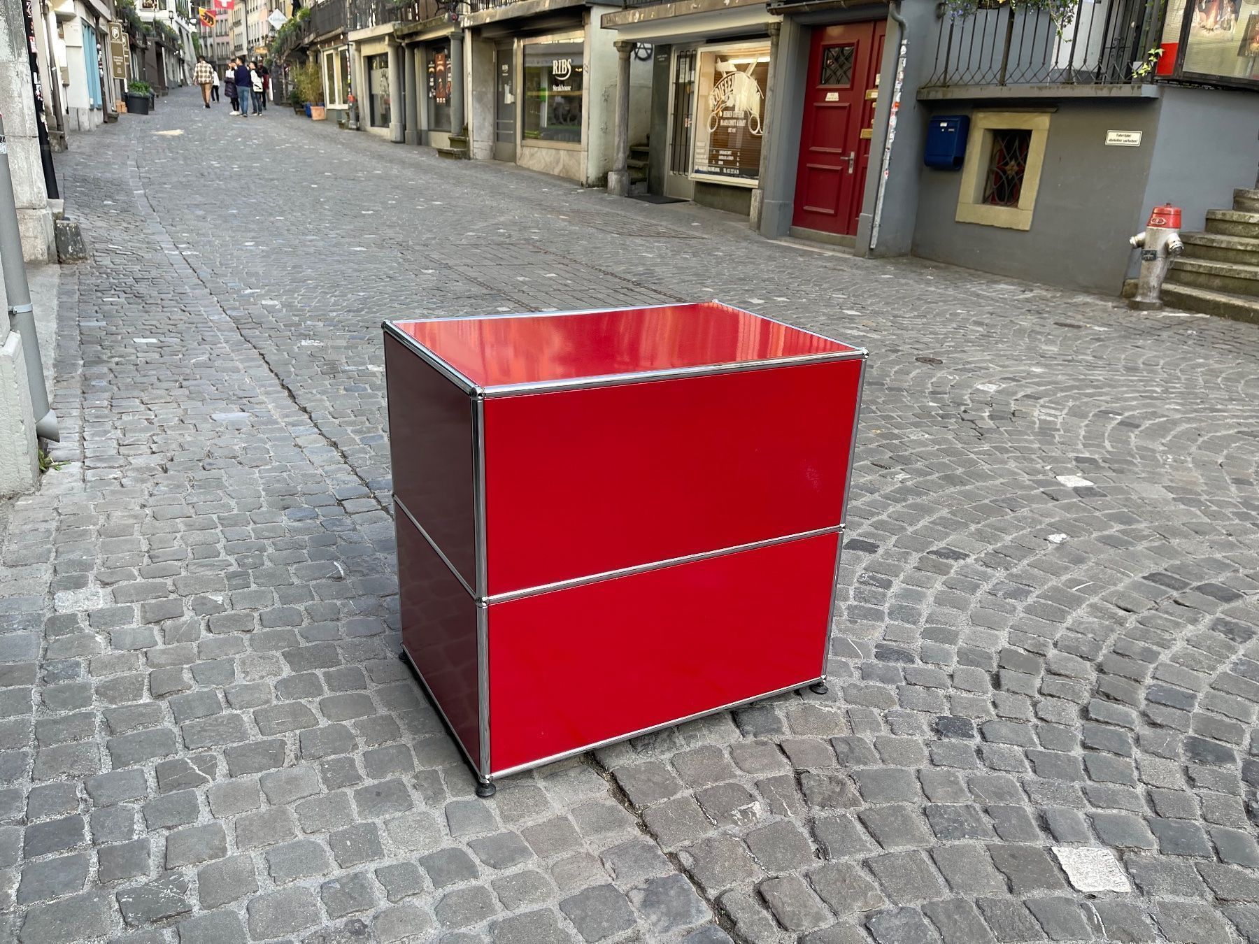 USM Cassettiere: USM Sideboard Rot Lieferung Gratis – Usato da Thun venduto da Thuno6 4