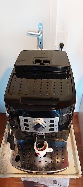 De'Longhi Macchine per caffè & Macchine per espresso: Splendide machine à café delonghi ecam 22.140.B de 2022 . – Usato da Rolle venduto da mro_5nyk 3