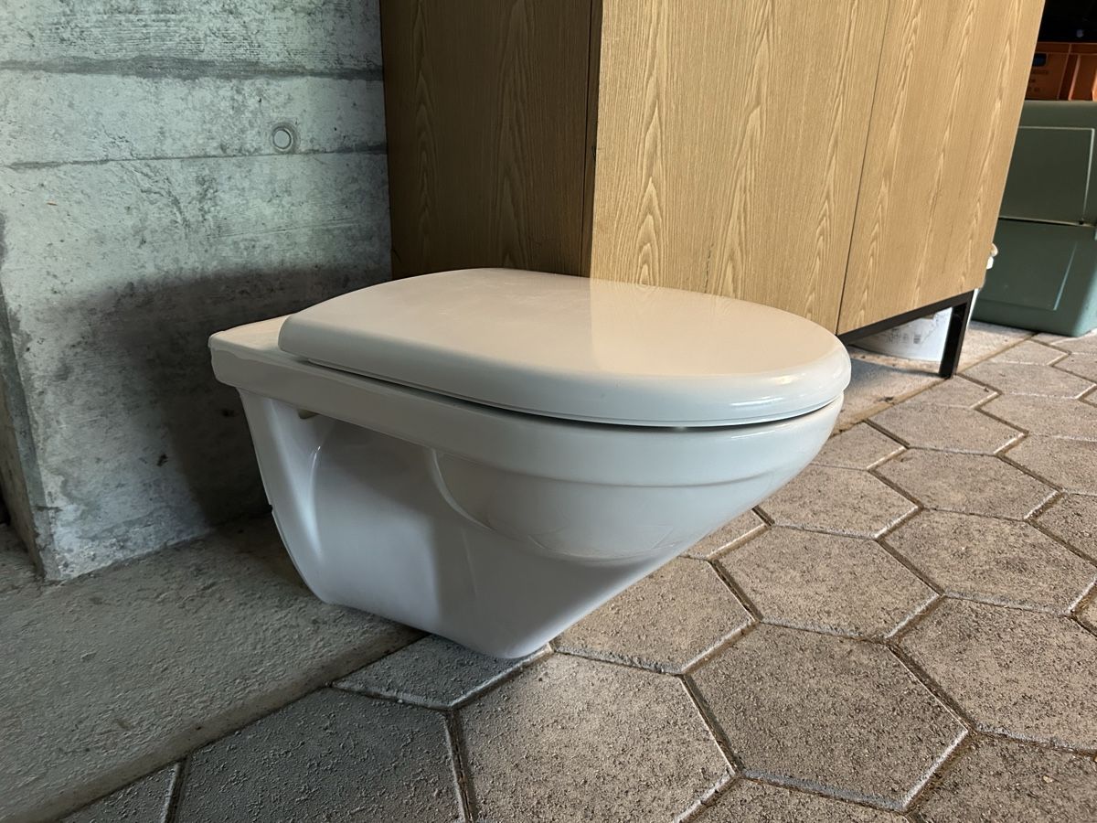 Laufen WC: Laufen WC mit Sitz – Usato da Sattel venduto da usch6417