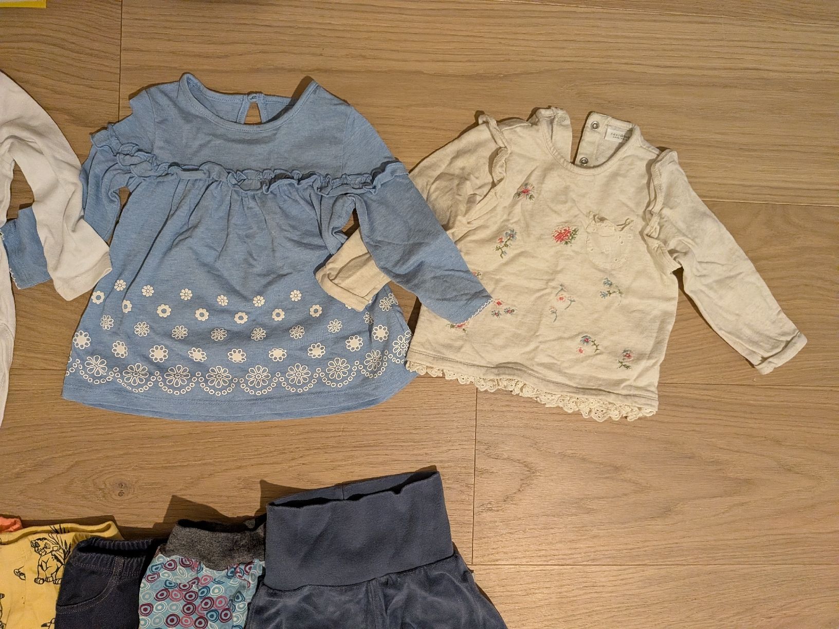 Lotti & Set di vestiti: Baby Kleider Set Grösse 74  – Usato da Adliswil venduto da agn_lt5j 1