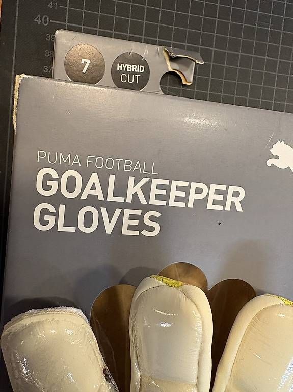 Gants & mitaines : Torwarthandschuhe Puma Grösse 7 neu – Neuf avec emballage d'origine à Basel par sin_5npn 2