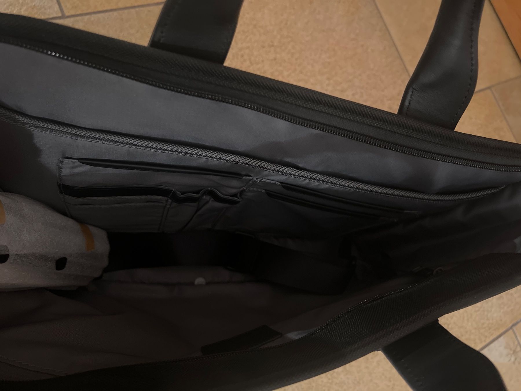 Tumi Borse: Tumi Aktentasche neu, mit Schultergurt – Nuovo e nell'imballaggio originale da Bäch SZ venduto da chrk 4