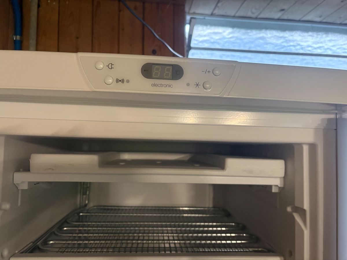 Gefrierschrank: Tiefkühlschrank  – Gebraucht aus Rapperswil SG von kat_rw8q 3