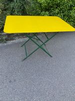 Schöner alter gelber massiver Eisen Gartentisch Camping Gart