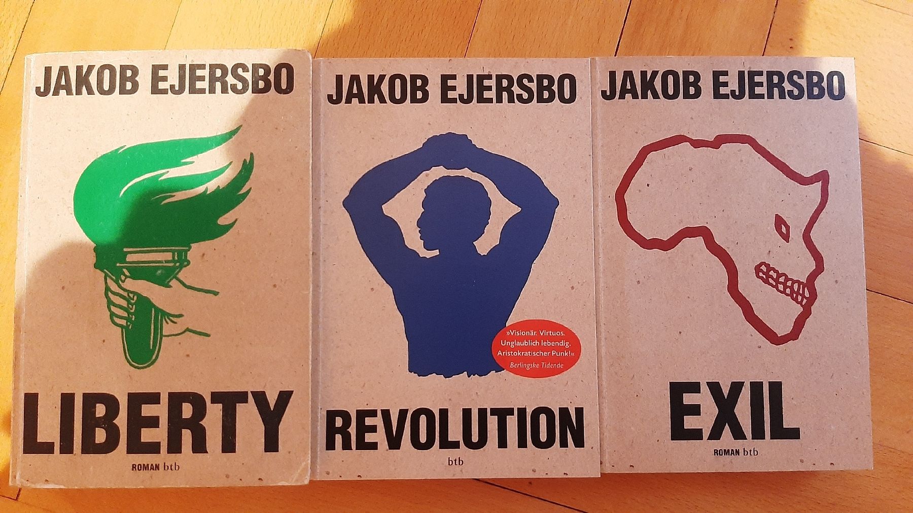 Libri: Trilogie von Jakob Ejersbo – Usato da St. Gallen venduto da petertravel