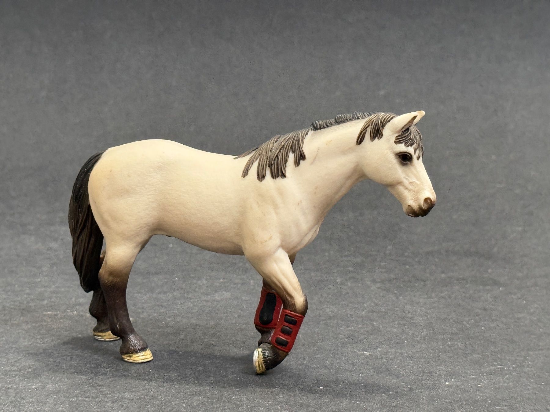 Schleich Statuette: Schleich 13706 Schulpferd Pferd – Usato da Ennetbaden venduto da mapa05