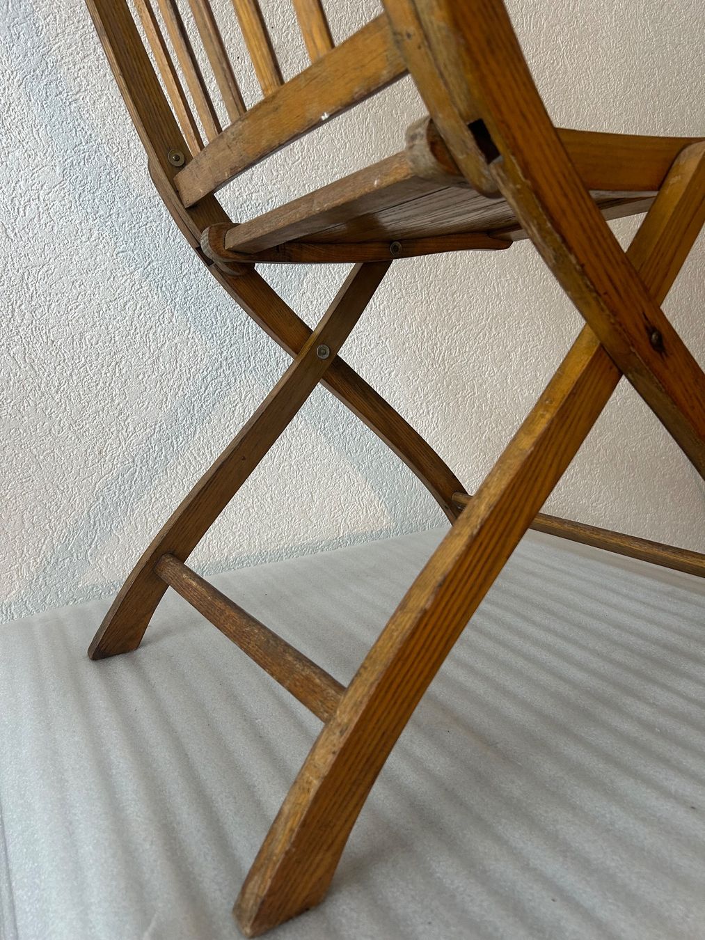 Stühle: Vintage - Holz Klappstuhl – Gebraucht aus La Chaux-de-Fonds von jacq_LaTsch0 5