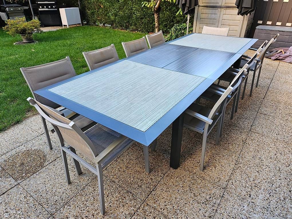 Set di tavolo e panche: Grande table de jardin avec chaises – Usato da Onex venduto da Rduquette 2