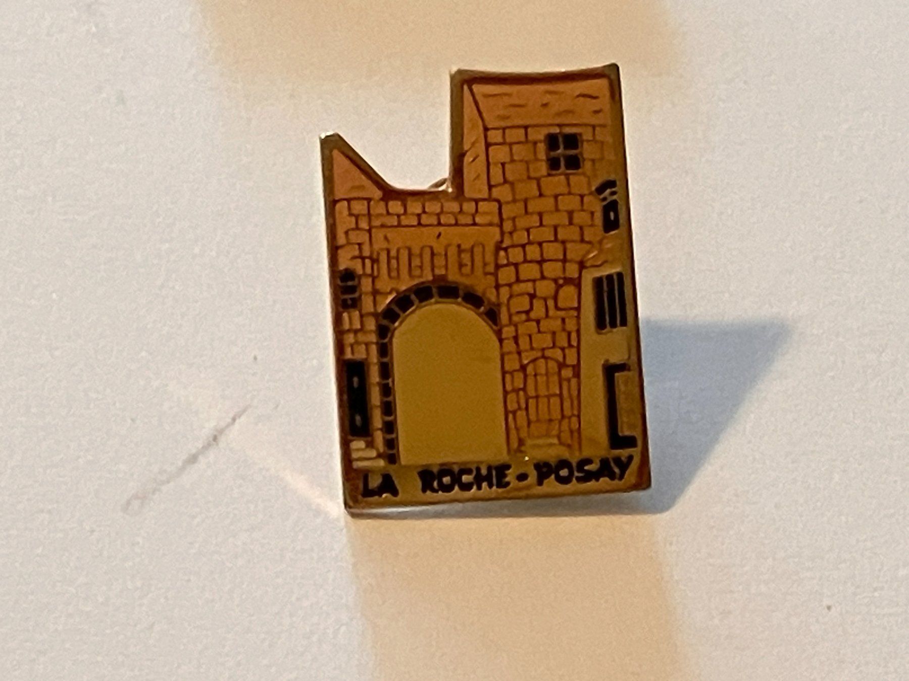 Plaquettes & Badges: 1 Pin La Roche Posay – D'occasion à Basel par djwwpp