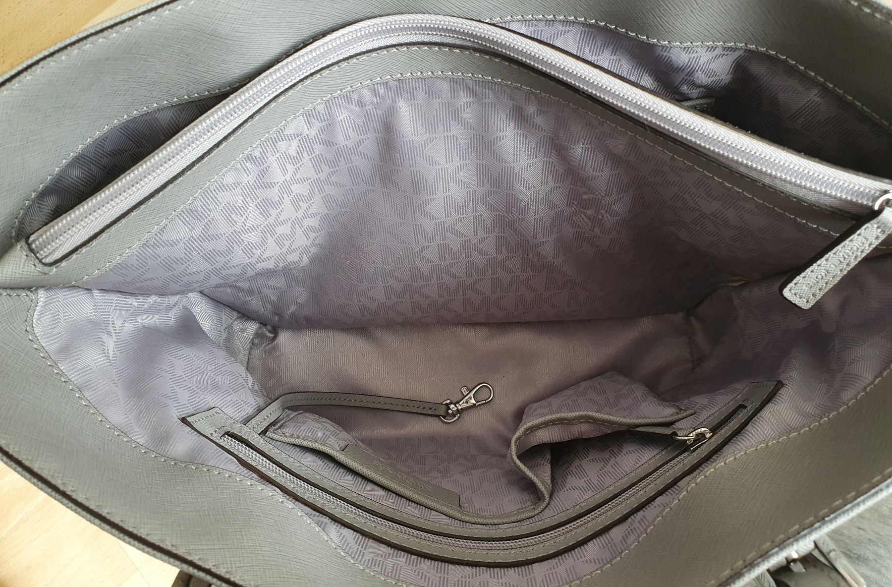 Michael Kors Borse da donna: Michael Kors Tasche grau – Usato da Luzern venduto da DaSi9354 4