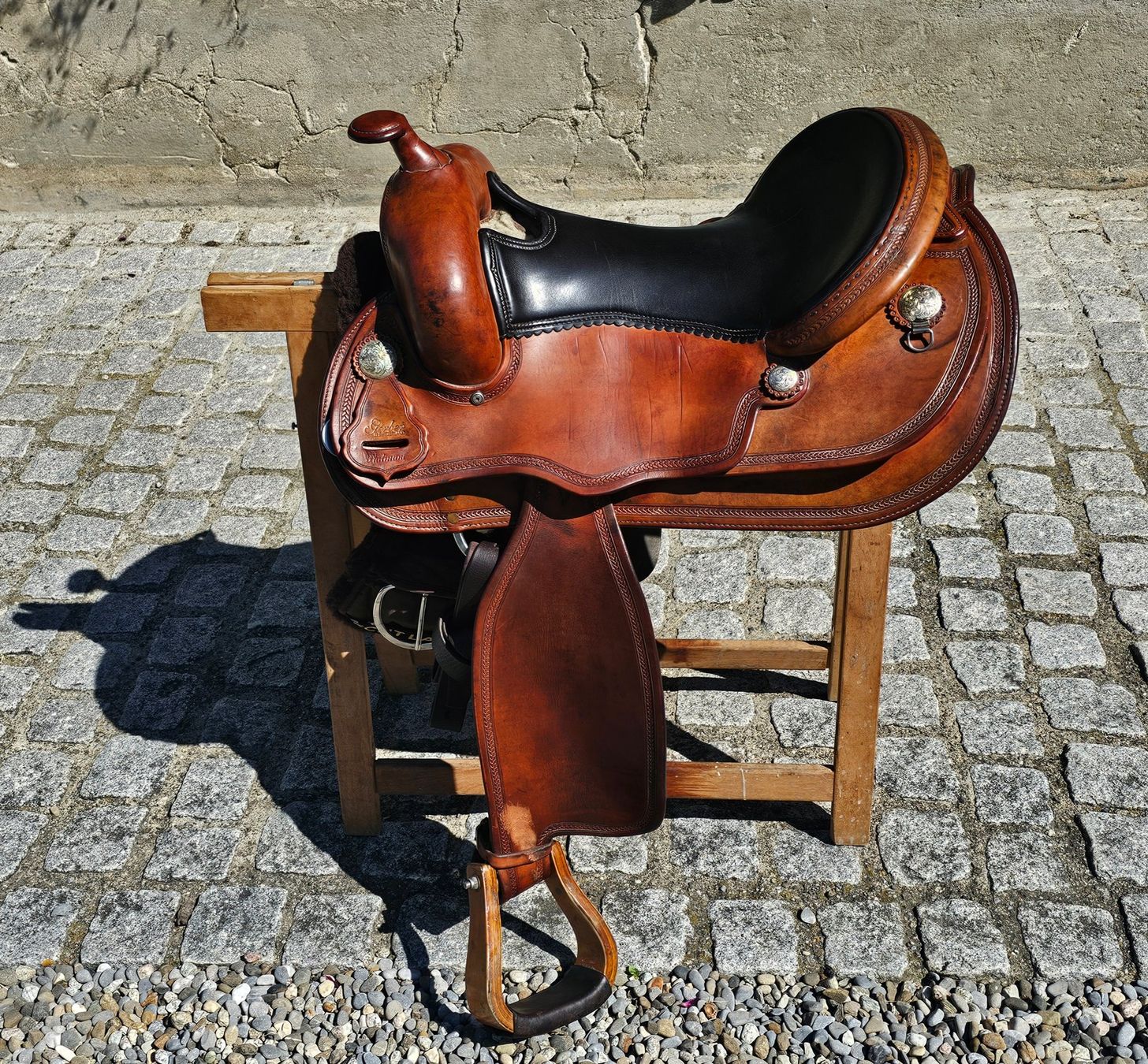Selle & Accessori: Westernsattel mit schwarzer Sitzfläche 16" – Usato da Enggistein venduto da markaris