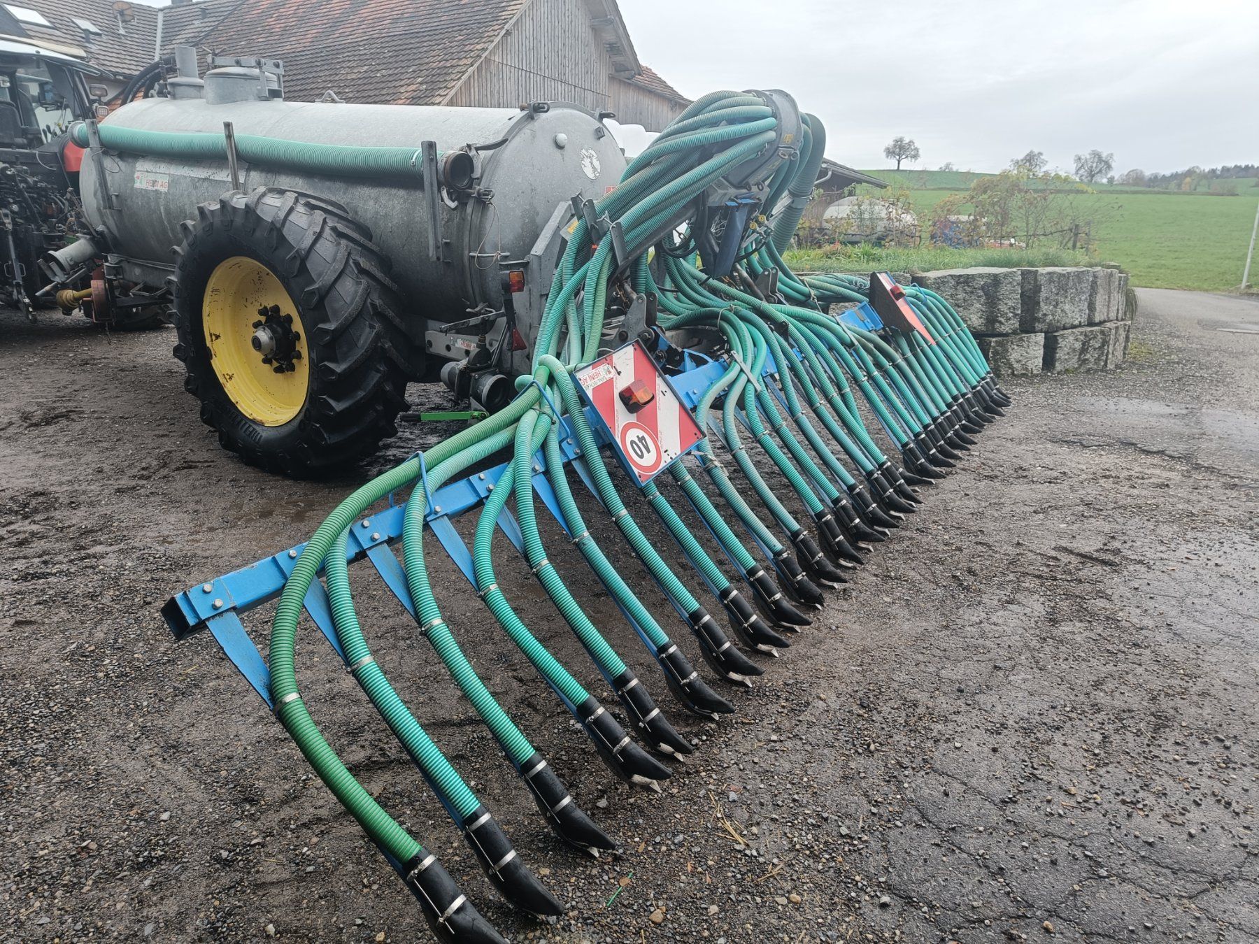 Tutte le macchine: Güllefass 6000l mit Schleppschuhverteiler 7m – Usato da Neuenkirch venduto da Steyr_Profi