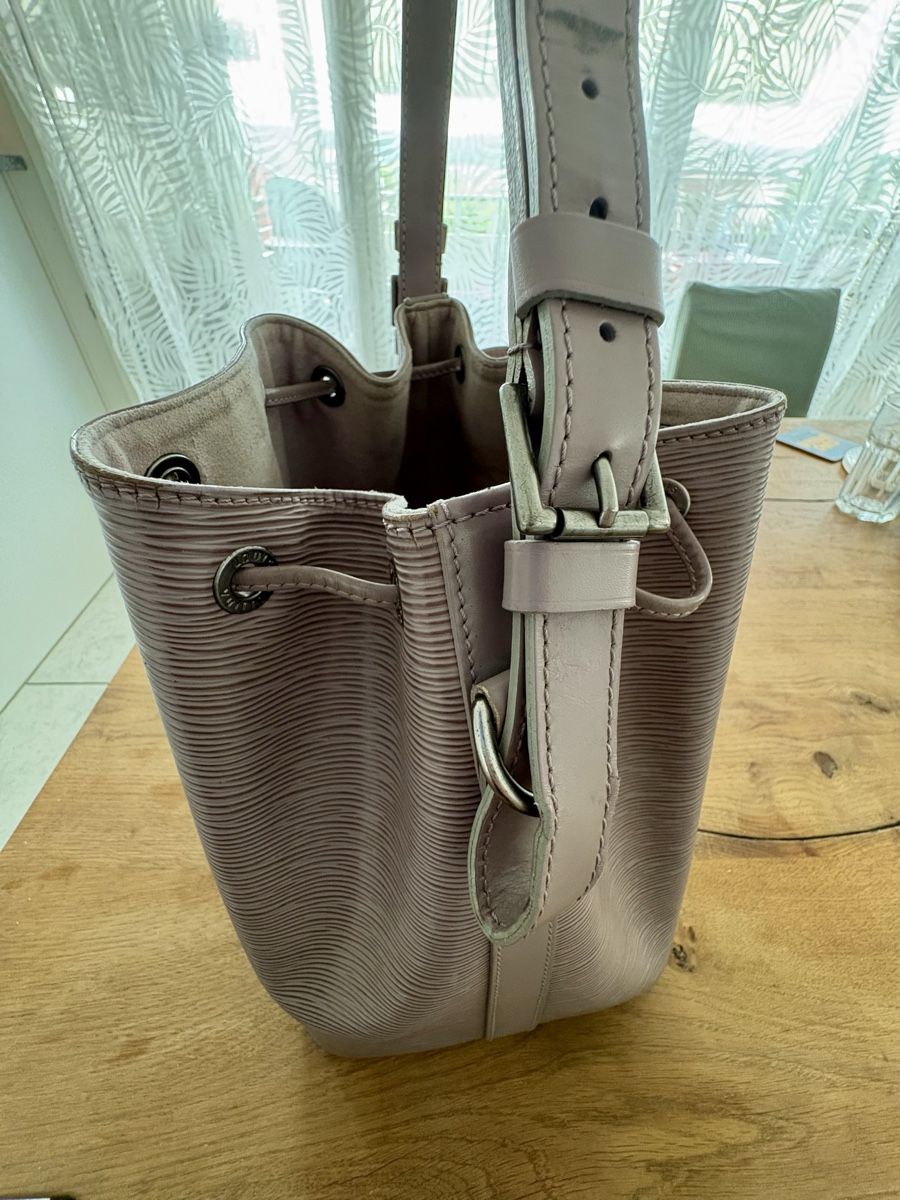 Louis Vuitton Borse da donna: Louis Vuitton Epi Lilac Beuteltasche – Usato da Zufikon venduto da Pustablume 1