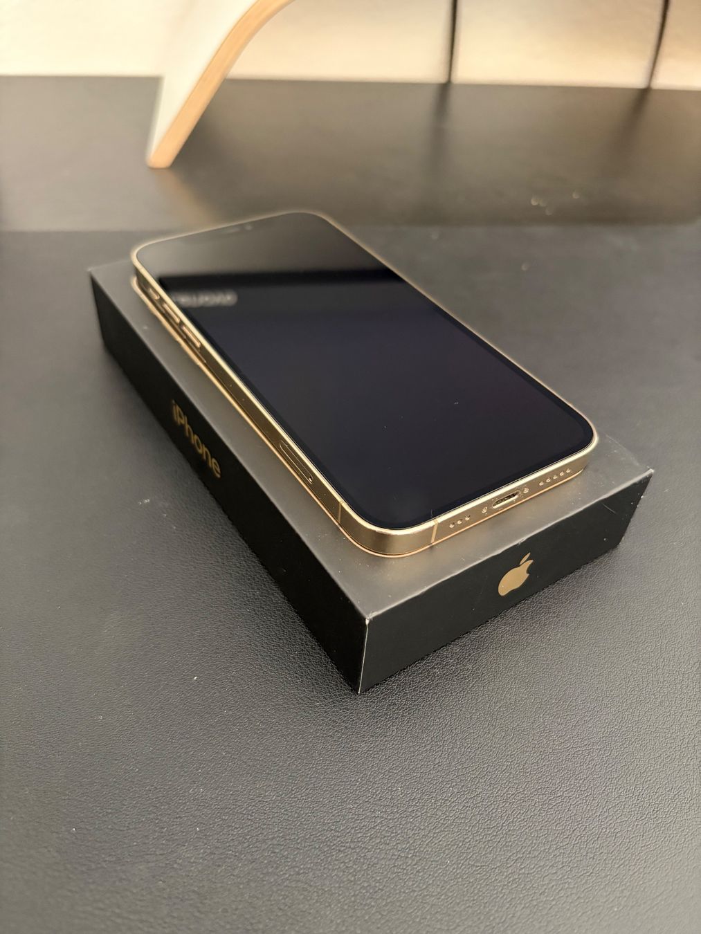 Apple Handys / Smartphones: Iphone 12 pro incl. case – Gebraucht aus Düdingen von Nadia_M