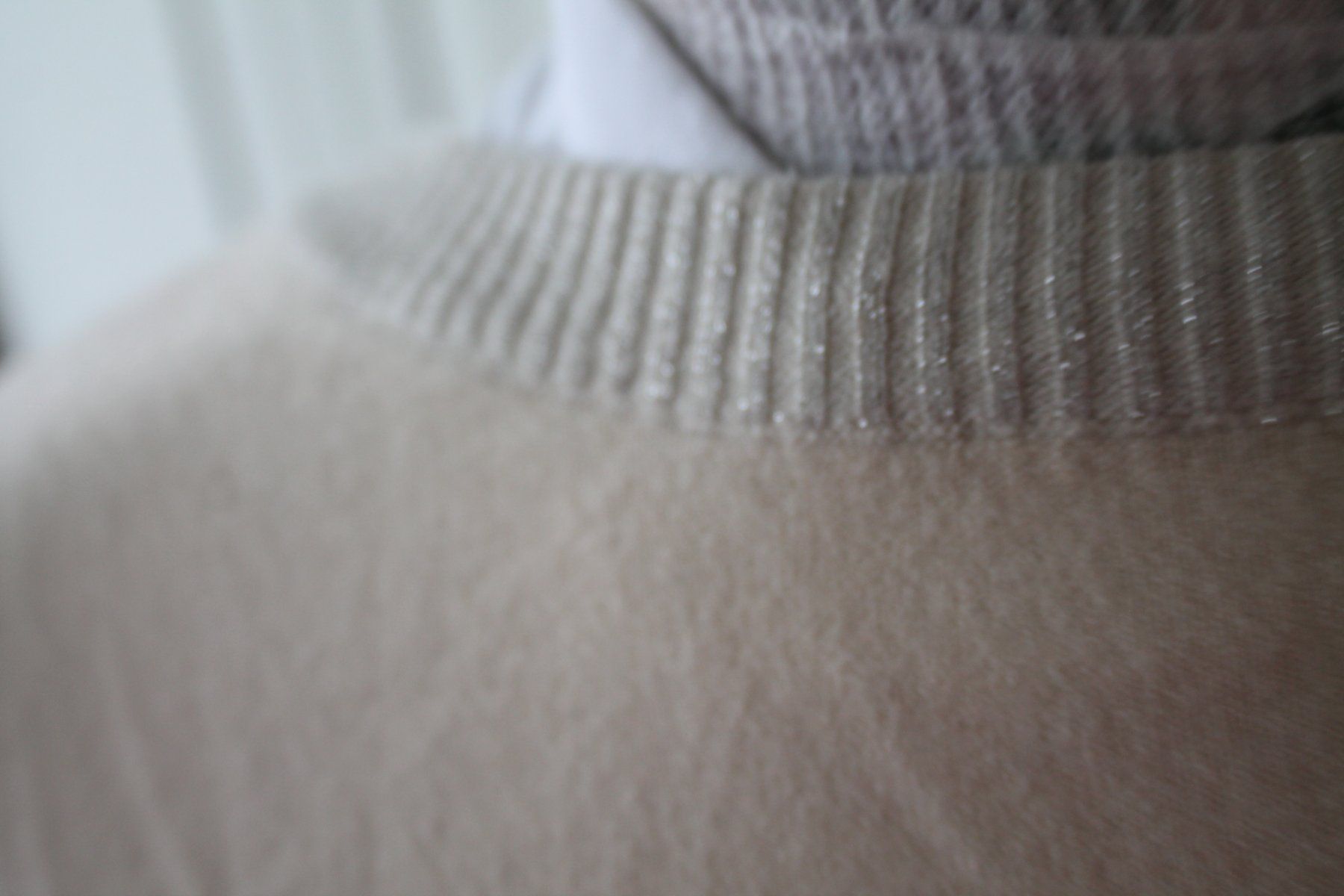 Maglioni & Felpe: Lässiger Pullover mit coolem Rückenteil / Masche / Glitzer – Nuovo (secondo la descrizione) da Hüttwilen venduto da pinti55 4