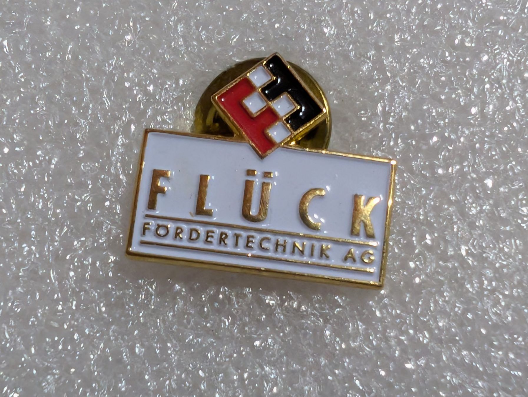 Plaketten & Abzeichen: Ansteckpin 251: Flück – Gebraucht aus Oppligen von Pin-Fall-Shop