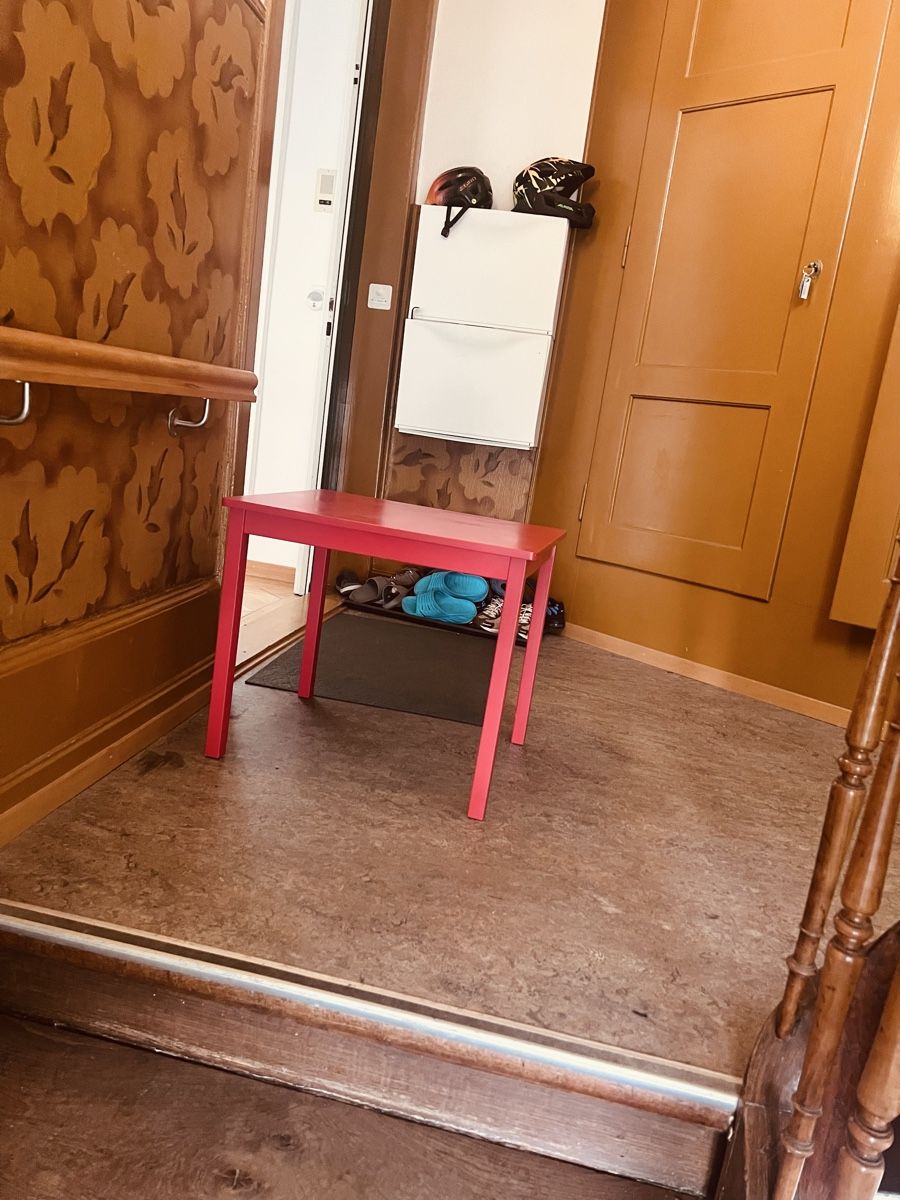 Tische: Wooden kids table, red – Gebraucht aus Zürich von fac_k6lh 1
