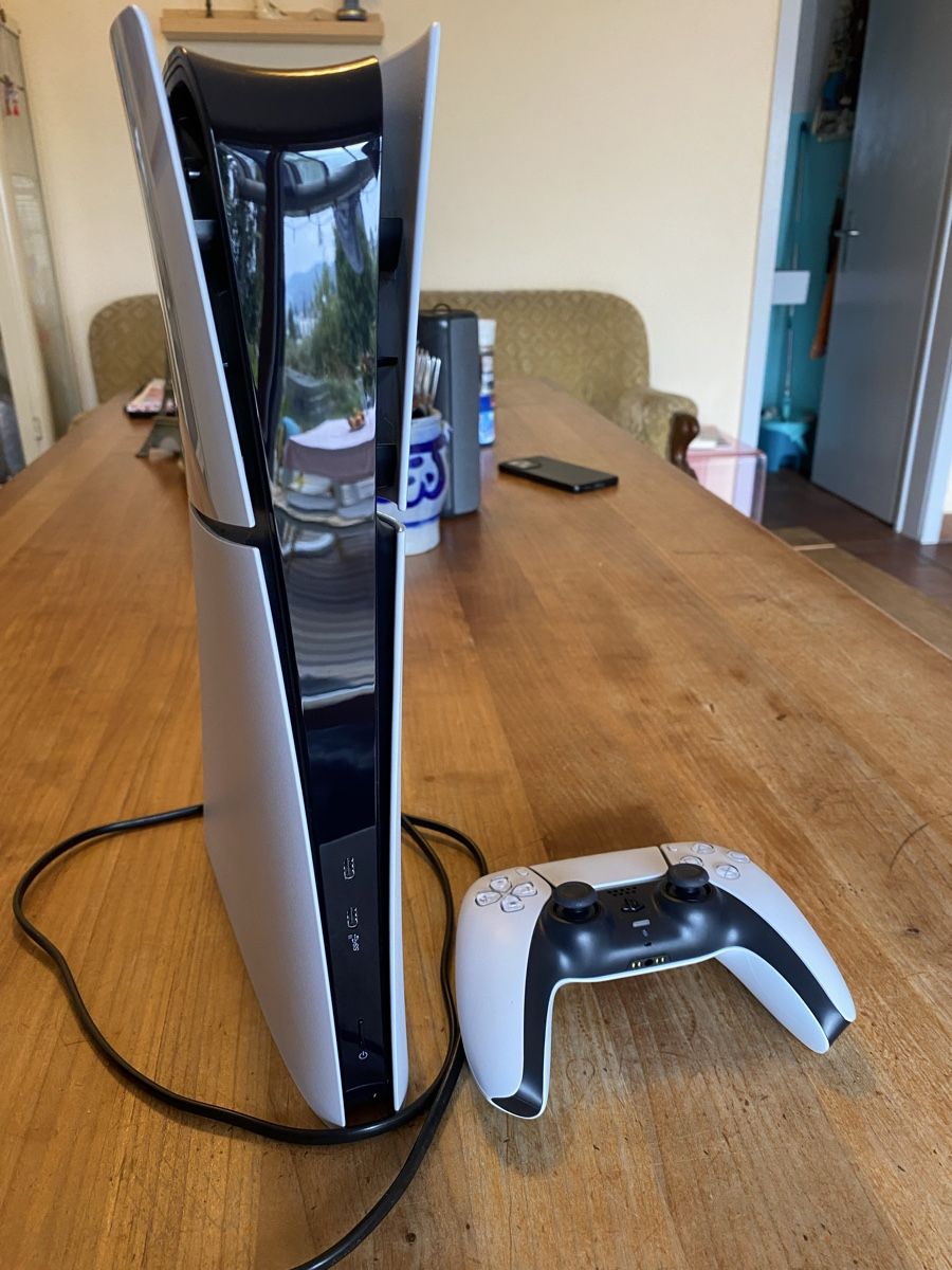 Sony Console: Sony PlayStation 5 Digital Slim – Nuovo (secondo la descrizione) da Erlinsbach venduto da Stuntgirl 2