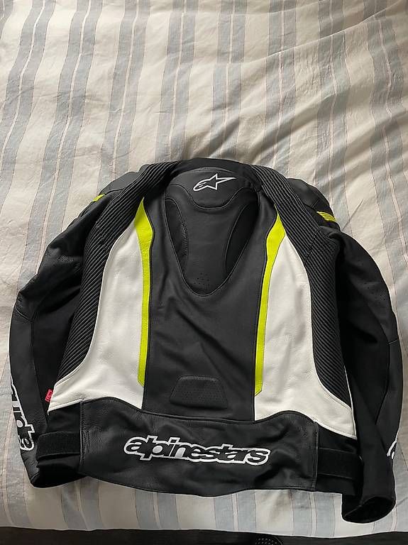 Alpinestars Giacche: Veste cuir moto Alpinestars – Nuovo (secondo la descrizione) da Les Breuleux venduto da r_m_m2x9 2