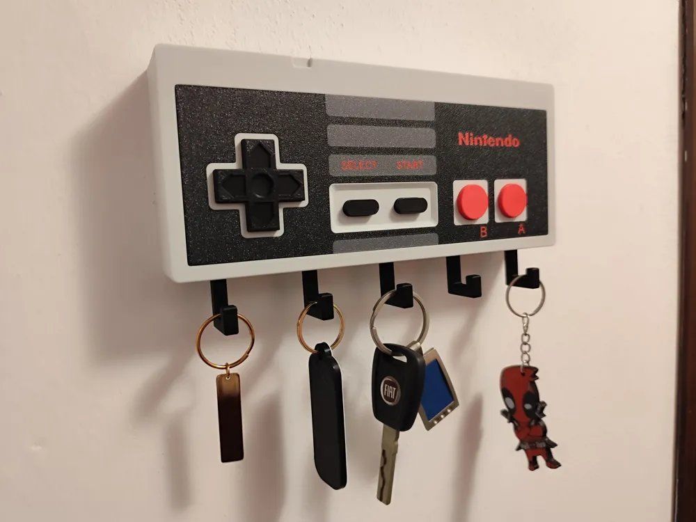 Eisenwaren: Retro NES Controller Schlüsselhalter – Neu (gemäss Beschreibung) aus Niederweningen von Wellington3D